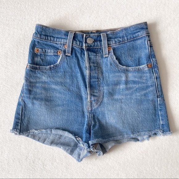 Levi's Ribcage Shorts - Picture 1 of 12